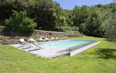 Villa Sole: Plante, Propriété, Communauté Des Plantes, Piscine, L'Eau, Ciel, Ombre, Rectangle, Mobilier De Jardin, Herbe