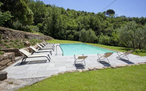 Villa Sole: L'Eau, Plante, Ciel, Communauté Des Plantes, Piscine, Ombre, Lot Terre, Arbre, Herbe, Mobilier De Jardin