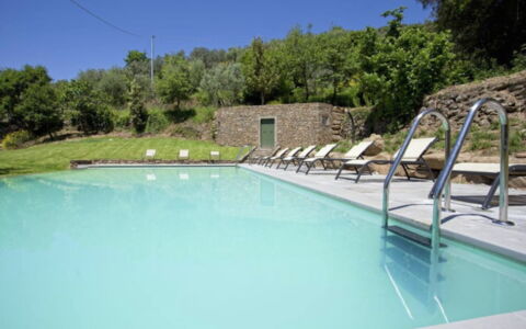 Villa Sole: L'Eau, Plante, Propriété, Ciel, Piscine, Bâtiment, Bleu Azur, Chaise, Arbre, Mobilier De Jardin