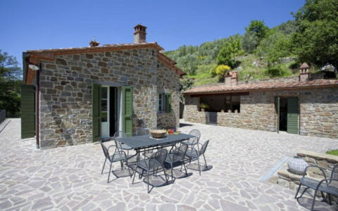 Villa Sole: Meubles, Ciel, Table, Propriété, Plante, Chaise, Bâtiment, Arbre, Éclairage, Architecture