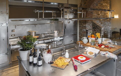 Villa Pianvecchio: Aliments, Cuisine, Repas, Vaisselle, Cuisine, Plat, Appareil De Cuisine, Brunch, Luminaire, Pot De Fleur