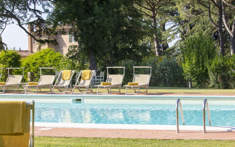 Villa Asciolo: Piscine, Mobilier De Jardin, Balancelle, Recours, Composite, Ombre, Rectangle, Chaise Longue, Centre De Loisirs