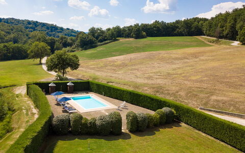 Villa Rossa: Herbe, Plante, Jardin, Lot Terre, Arbuste, Pelouse, Cumulus, Haie, Cour, Piscine