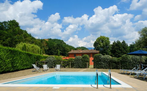 Villa Rossa: Piscine, Ciel, Propriété, Immobilier, Bleu Azur, Recours, Cumulus, Ombre, Composite, Parapluie