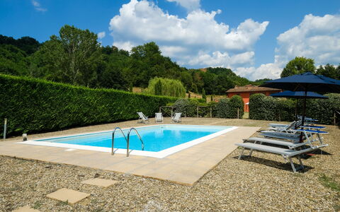 Villa Rossa: Piscine, Bleu Azur, Mobilier De Jardin, Ombre, Composite, Balancelle, Parapluie, Cumulus, Tuile, Tableau De Plein Air