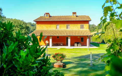 Villa Rossa: Propriété, Maison, Bâtiment, Toit, Immobilier, Porte, Jardin, Domicile, Lot Terre