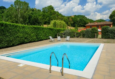 Villa Rossa: Piscine, Bleu, Propriété, Loisir, Aqua, Immobilier, Arbuste, Bleu Azur, Turquoise