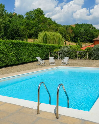Villa Rossa: Piscine, Bleu, Propriété, Loisir, Aqua, Immobilier, Arbuste, Bleu Azur, Turquoise
