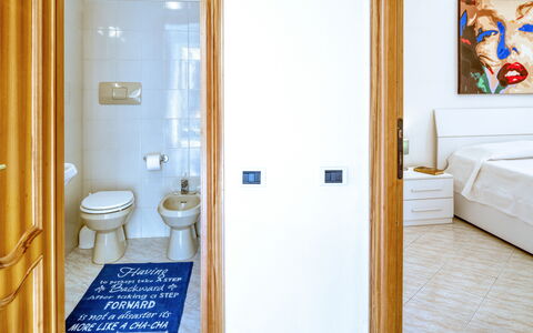 Luigina - Levanto: Pièce, Design Intérieur, Propriété, Sol, Mur, Lavabo, Luminaire Plomberie, Sol, Lit, Tuile