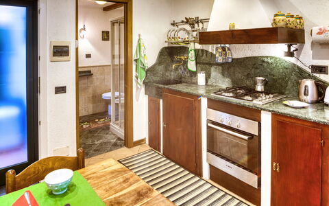 Mario - Levanto: Éclairage, Pièce, Bois, Design Intérieur, Vert, Propriété, Sol, Sol, Luminaire Plomberie, Luminaire