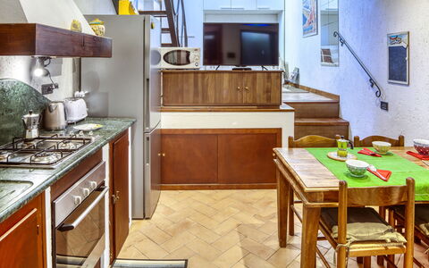 Mario - Levanto: Pièce, Meubles, Design Intérieur, Tiroir, Cabinetry, Cuisine, Sol, Comptoir, Principaux Appliance, Tache De Bois