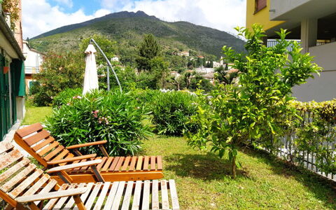 Mario - Levanto: Meubles, Mobilier De Jardin, Jardin, Tableau De Plein Air, Ombre, Chaise, Eco Hôtel, Pelouse, Cour, Arrière-Cour