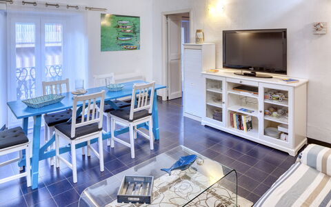 Appartamento Ivana - Levanto: Pièce, Design Intérieur, Sol, Meubles, Table, Téléviseur, Sol, Design Intérieur, Domicile