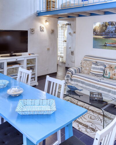 Appartamento Ivana - Levanto: Pièce, Design Intérieur, Table, Meubles, Canapé, Téléviseur, Salon, Domicile, Écran Plat