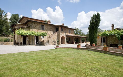 Agriturismo L'incrociata: Nuage, Ciel, Plante, Bâtiment, Arbre, Lot Terre, Herbe, Zone Résidentielle, Paysage, Immobilier