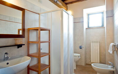 Dispensa: Propriété, Luminaire Plomberie, Robinet, Évier, Bleu, Salle De Bains, Lavabo, Violet, Design Intérieur