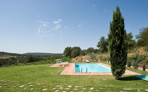 Villa Miravalle: Ciel, Plante, L'Eau, Ressources En Eau, Vert, Nuage, Bleu Azur, Paysage Naturel, Environnement Naturel, Piscine