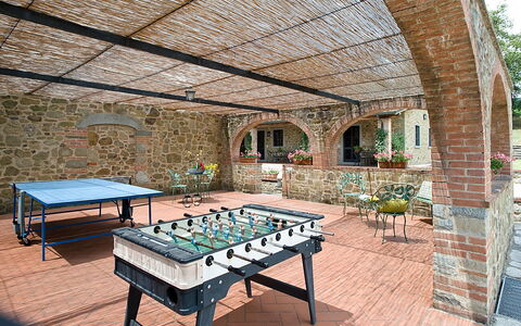 Cottage Capanna: Table, Plante, Meubles, Propriété, Bâtiment, Chaise, Bois, Maison, Fenêtre, Mobilier De Jardin