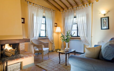 Cottage Capanna: Cadre, Meubles, Propriété, Table, Canapé, Bâtiment, Fenêtre, Plante D'Appartement, Bois, Confort