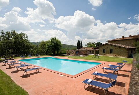 Cottage Capanna: Nuage, Plante, Ciel, Propriété, Piscine, Bâtiment, L'Eau, Bleu Azur, Arbre, Ombre