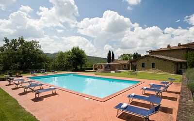 Cottage Capanna: Nuage, Plante, Ciel, Propriété, Piscine, Bâtiment, L'Eau, Bleu Azur, Arbre, Ombre