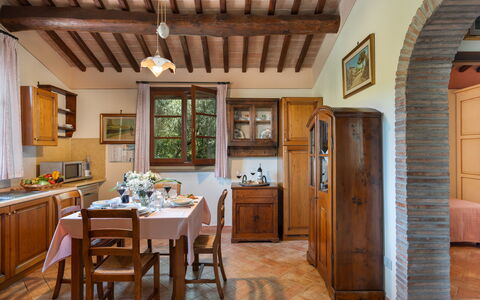 Villa Laura: Cabinetry, Meubles, Table, Bois, Cadre, Tiroir, Design Intérieur, Chaise, Comptoir, Cuisine