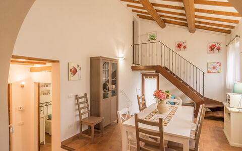 Borgo San Vincenti: Propriété, Meubles, Bois, Bâtiment, Chaise, Design Intérieur, Cadre, Sol, Sol, Salon