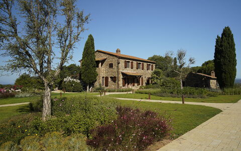 Campo Valerio: Plante, Ciel, Bâtiment, Arbre, Paysage Naturel, Lot Terre, Fenêtre, Maison, Herbe, Chalet