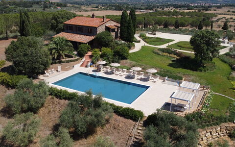 Campo Valerio: L'Eau, Propriété, Bâtiment, Plante, Bleu Azur, Arbre, Botanique, Piscine, Loisir, Zone Résidentielle