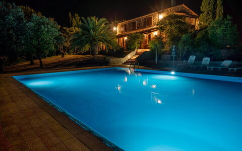 Campo Valerio: L'Eau, Bâtiment, Propriété, Plante, Piscine, Arbre, Bleu Azur, La Nature, Éclairage, Plan D'Eau