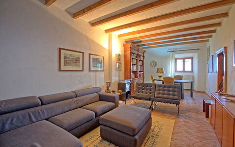 Villa Sorbaiano: Cadre, Meubles, Propriété, Bâtiment, Fenêtre, Bois, Confort, Design Intérieur, Salon, Architecture