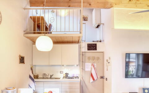 Studio Fede - Levanto: Propriété, Meubles, Bâtiment, Fenêtre, Design Intérieur, Bois, Éclairage, Salon, Rayonnage, Maison