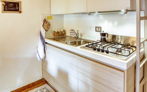 Studio Fede - Levanto: Comptoir, Cabinetry, Gaz Poele, Appareil De Cuisine, Cooktop, Cuisinière, Cuisine, Bois, Le Fourneau, Électroménager