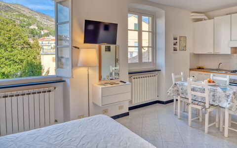 Studio Paola - Levanto: Cabinetry, Meubles, Propriété, Fenêtre, Table, Bâtiment, Blind Fenêtre, Tiroir, Bleu Azur, Commode