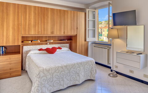 Studio Paola - Levanto: Meubles, Cabinetry, Confort, Bois, Design Intérieur, Tiroir, Bâtiment, Sol, Lit, Sol