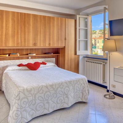 Studio Paola - Levanto: Meubles, Cabinetry, Confort, Bois, Design Intérieur, Tiroir, Bâtiment, Sol, Lit, Sol