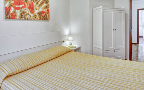 Nina Home - Levanto: Meubles, Propriété, Confort, Porte, Bâtiment, Bois, Textile, Orange, Ombre, Design Intérieur