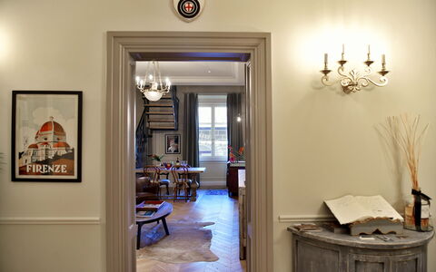 Appartamenti Troise: Bâtiment, Cadre, Table, Bois, Architecture, Design Intérieur, Maison, Sol, Sol, Immobilier