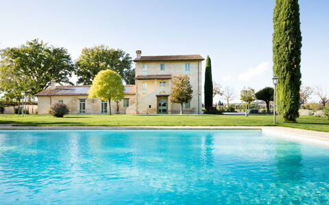 Villa Papiano: L'Eau, Ciel, Plante, Propriété, Bâtiment, Arbre, La Nature, Bleu Azur, Paysage Naturel, Piscine