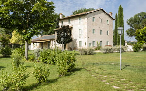 Villa Papiano: Plante, Bâtiment, Ciel, Fenêtre, Nuage, Arbre, La Nature, Paysage Naturel, Végétation, Lot Terre