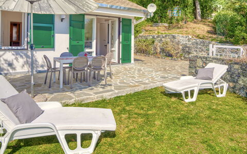 Marlà - Levanto: Meubles, Propriété, Plante, Bâtiment, Fenêtre, Mobilier De Jardin, Maison, Ombre, Herbe, Loisir