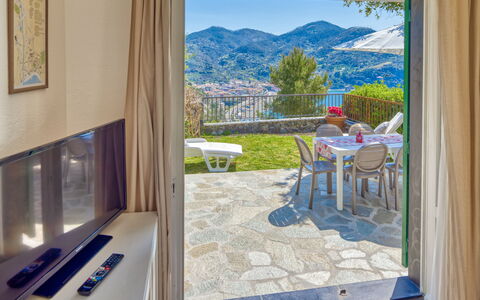 Marlà - Levanto: Meubles, Propriété, Fenêtre, Table, Bâtiment, Bleu Azur, Bleu, Bois, Ciel, Design Intérieur