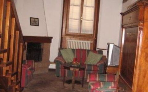 Residenza D'epoca: Propriété, Fenêtre, Bois, Bâtiment, Plante, Maison, Tache De Bois, Sol, Plante D'Appartement, Salon