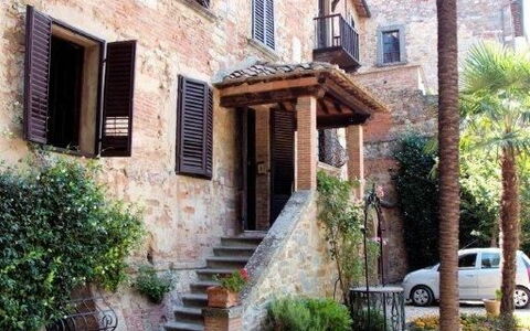 Residenza D'epoca: Plante, Bâtiment, Fenêtre, Pot De Fleur, Fleur, Arbre, Ciel, Roue, Plante D'Appartement, Maison