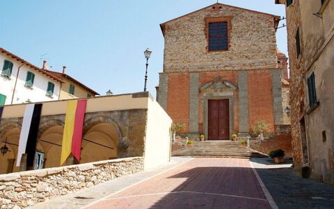 Residenza D'epoca: Propriété, Plante, Ciel, Fenêtre, Bâtiment, Surface De La Route, Quartier, Bois, Ruelle, Porte