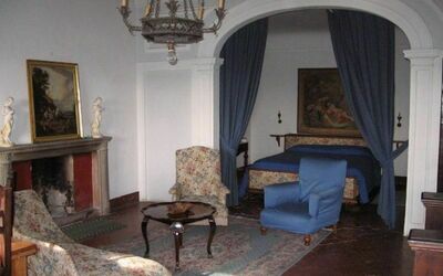 Alcova: Cadre, Meubles, Table, Bois, Éclairage, Bâtiment, Design Intérieur, Sol, Maison, Lampe