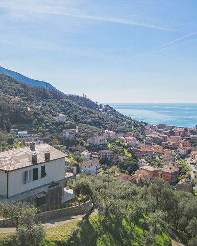 Sorvegallo: Nuage, Ciel, Plante, Propriété, Communauté Des Plantes, Bâtiment, Montagne, Bleu Azur, Arbre, Montagnes