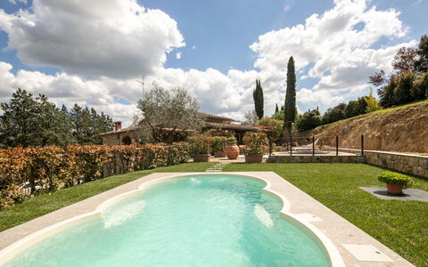 Valdambra Villa: Piscine, Jardin, Biens, Aménagement Paysager, Hacienda, Recours, Arrière-Cour, Eco Hôtel, Ferme, Cour