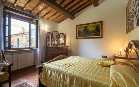 Valdambra Villa: Mur, Meubles, Domicile, Chambre, Maison, Lit, Cadre De Lit, Pièce, Tiroir, Lampe