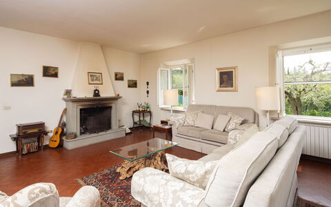 Villa Lastra: Canapé, Meubles, Cadre, Plante, Fenêtre, Table, Salon, Plante D'Appartement, Design Intérieur, Sol